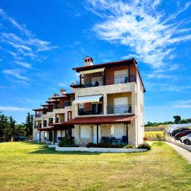 Iris Sunset Apartments - Nea Potidea Halkidiki, hotel in Nea Potidaea