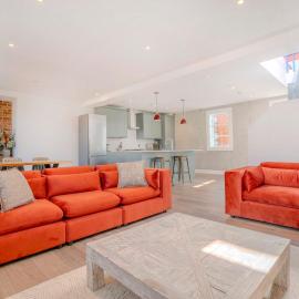 Luxury Wimbledon Townhouse with Roof Terrace & Parking