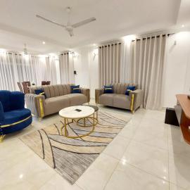 Laxury3BR Mins to Nyali Beach fast WiFi Netflix AC and Free Parking Near wild waters