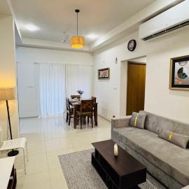 Cozy 2 BHK Apartment In Gift City Like Home, hotel in Gandhinagar