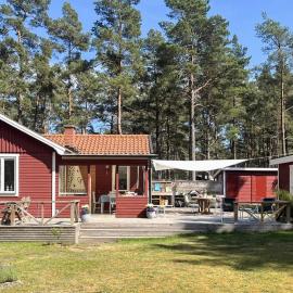 4 star holiday home in YNGSJÖ, SVERIGE, hotell i Yngsjö