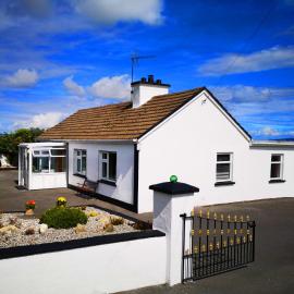 Woodmount Cottage, hotel a Ennistymon