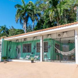 Comfortable & Spacious Mountain Home in Utuado, hotel v mestu Cayuco