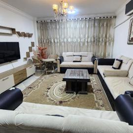 Cozy Furnished Family Apartment شقة عائلية مفروشة, hotel in Madinat Al Ashir min Ramadan