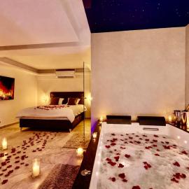 Love Room Climatisée -Jacuzzi Privé, hotel in Montbéliard