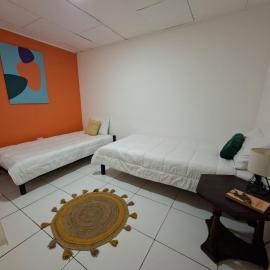 Lolas Hostal - Habitación Individual Doble con Baño Privado