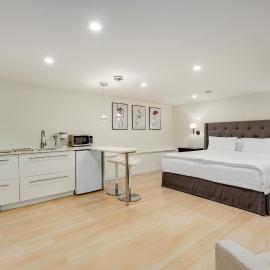 Classic King Size Guest Suite with AC