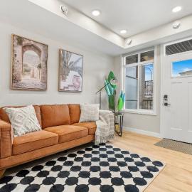 Chic & Cozy 1BR - 15 Mins from Calgary Airport, hôtel à Calgary