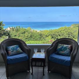 Sapphire Shores At Halcyon Heights 10 minute walk to the Beach, Hotel in Dickenson Bay