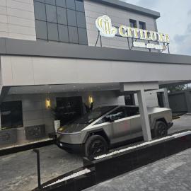 Citiluxe hotel and Suites, ξενοδοχείο στο Warri