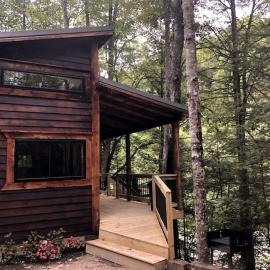 Theodore Tiny Cabin- RRG Hot Tub Pet Friendly, hotel v destinaci Slade