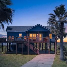 Caribbean Palm Retreat 3BR Near Crystal Beach Fireplace