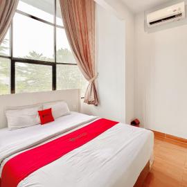 RedDoorz at Theodore Homestay Medan, hotel in Medan