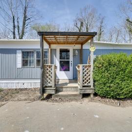 6 Mi to Fort Knox! Rural Family Home, Pets Welcome, hotel di Radcliff