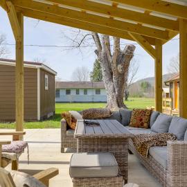 2 Mi to Great Smoky Mtns NP! Cozy Cabin Retreat