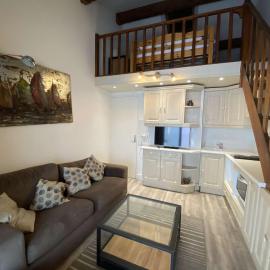 SM027 STUDIO CABINE- SAINTE MAXIME 4 couchages, hotell sihtkohas Sainte-Maxime
