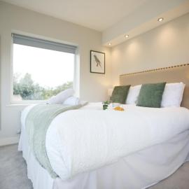 Spacious 3 Bedroom House in Glan Conwy By N And N Stays, Stylish house with 3 full bathrooms, stunning views, Close to Snowdonia National Park with private parking, Perfect for Work and Leisure Guests