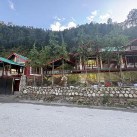 House of Nirvaana - Tirthan Valley, hotel em Gushaini