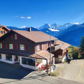 Panorama Chalet Lilo Cozy Chalet with Incredible Mountain Panorama, hotel em Beatenberg