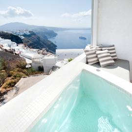 Santorini Roses Suites