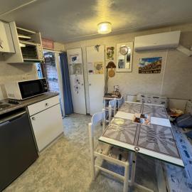 Mobilhome situé côté ville et côté campagne, hotel in Beaune