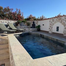 Villa Anna T2 avec piscine et jardin privé, escapade romantique en Corse