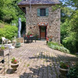 Petite toure de charme, hotell i Ouroux