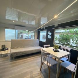 Mobil-home dans un camping calme et familial chez César, hotel in Cambo-les-Bains