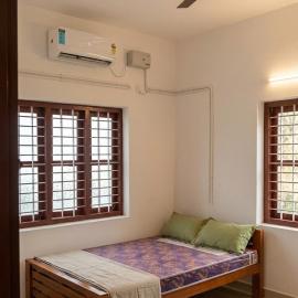 Elegant Stay in a Prime Spot, Hotel in Paravūr