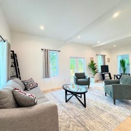 Modern Home in Hip Highland Park - Walk to Shops