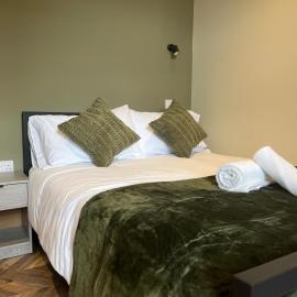 H01 Contractor Ensuite Room, Relocator, Long Stays, hotel in Allington