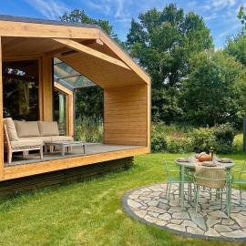 101 Tiny House Elbhütte mit Wiesenblick, hotel v destinácii Bleckede