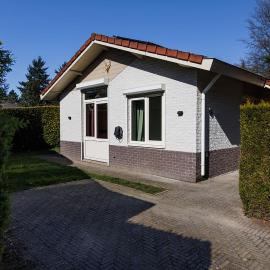 Het Gouden Hert - Luxe vakantiewoning aan de bosrand، فندق في بوتين