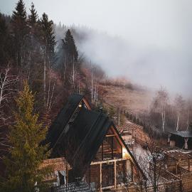 Black Roof, hotel in Horea