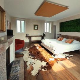 Maison Tyto Alba, hotel in Saint-Victurnien