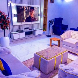 Divine Excellent Luxury Apartment, hotel in Agbelekale
