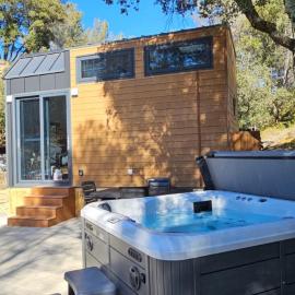 Tiny house avec jacuzzi, khách sạn ở Cadenet
