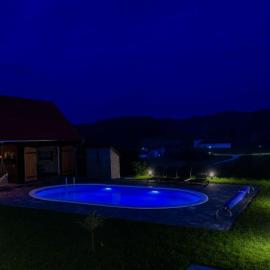 Holiday Home BIBA With Heated Outdoor Pool, hotel a Gornja Stubica