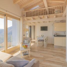 EnjoyIseoLake - Monet - Accogliente appartamento con terrazza e vista sul lago, hotel en Parzanica