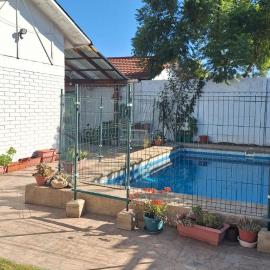 Casa con piscina en barrio residencial, hotell sihtkohas Los Andes