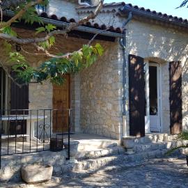 Les Muriers 4 personnes, hotel in Vaison-la-Romaine