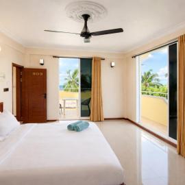 Noah Private Beach House, hotel a Himmafushi