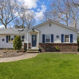 Poppy's Hampton House:Large Yard,Beach,Newly Renovated, hotell i Hampton Bays