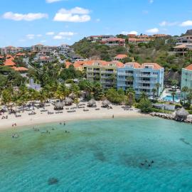 Spacious Ocean View Apartments with Balcony in Blue Bay, hotell i Blue Bay