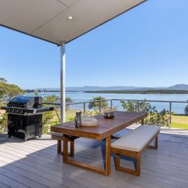 Pelican Retreat - Pet Friendly - Absolute Waterfront