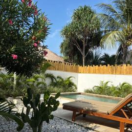 Pink Door Villa Gili Air, private pool & kitchen