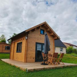 Charmant petit chalet jurassien, hotel in Saint-Lamain