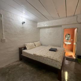 บ้านแดง โฮมสเตย์ Baandang Homestay, hotel v destinácii Ban Pilok Khi
