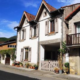 Grande Maison De Village Cazavet, hotel en Cazavet