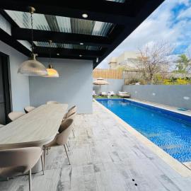 Villa Sol Aviv - וילה מושלמת עם בריכה פרטית למשפחות וקבוצות בנתיבות, hotel a Netivot